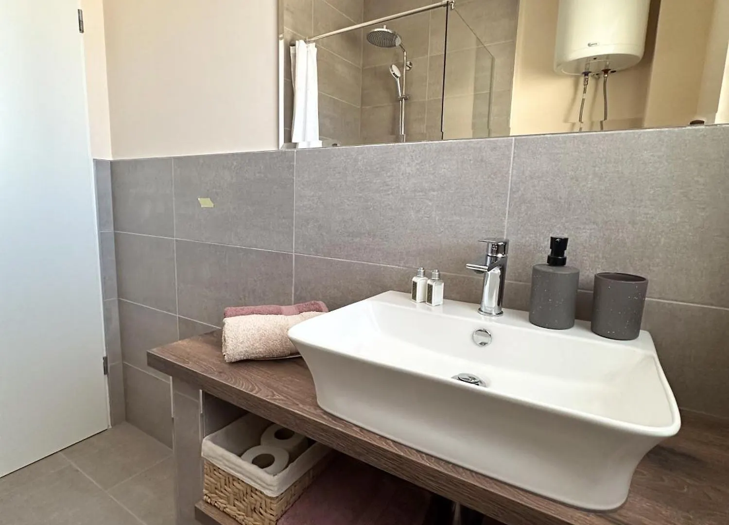 Apartmani Barun 200M From Beach Seline 0*,  Croatia